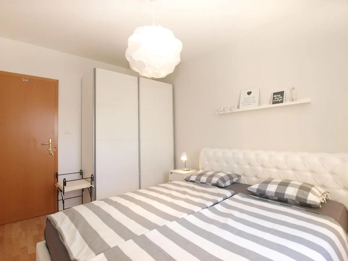 Apartment Durdica 1587 파자나