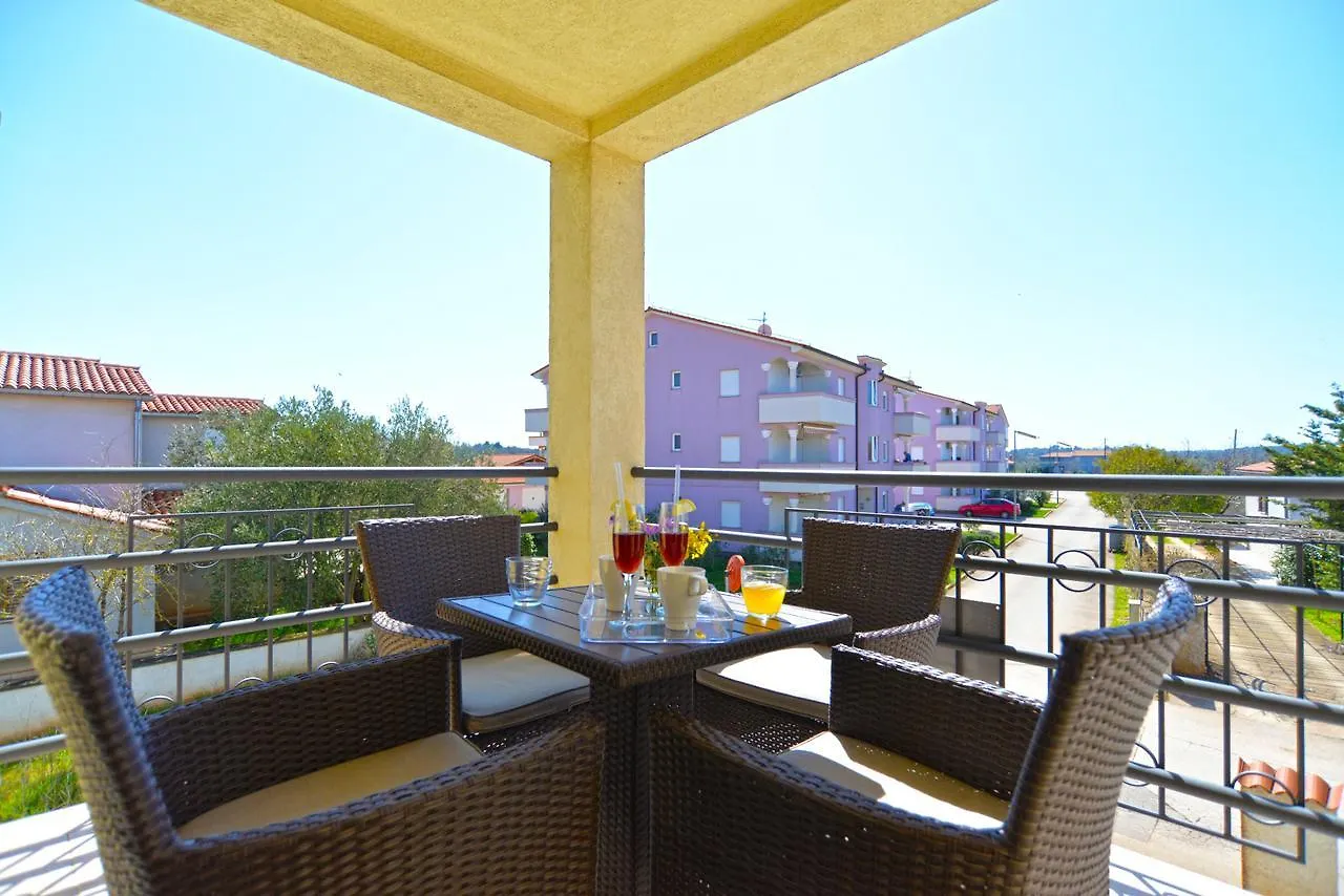 Apartment Durdica 1587 Fazana 0*,  Croatia
