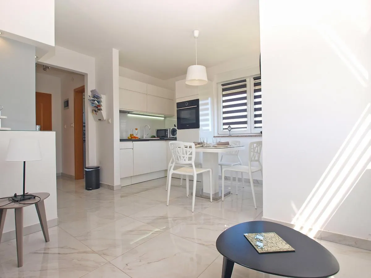 Apartment Durdica 1587 파자나 0*,